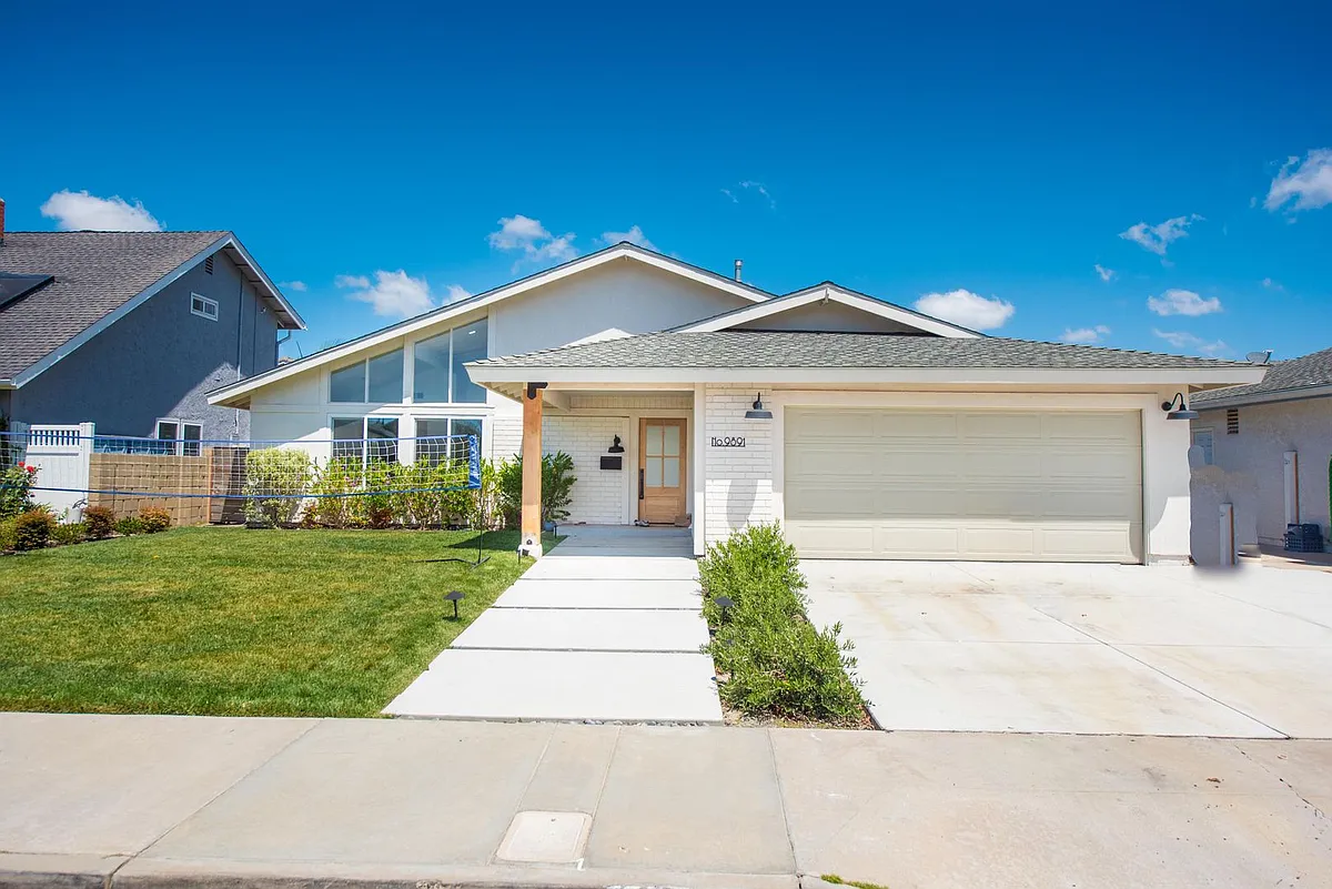 Building Photo - 9891 Hot Springs Dr