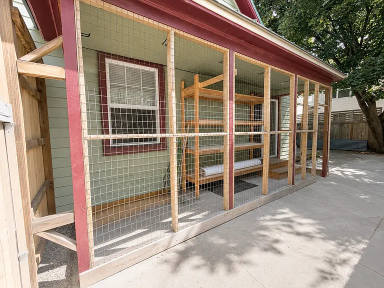 146 NW Jefferson Pl — Photo 36