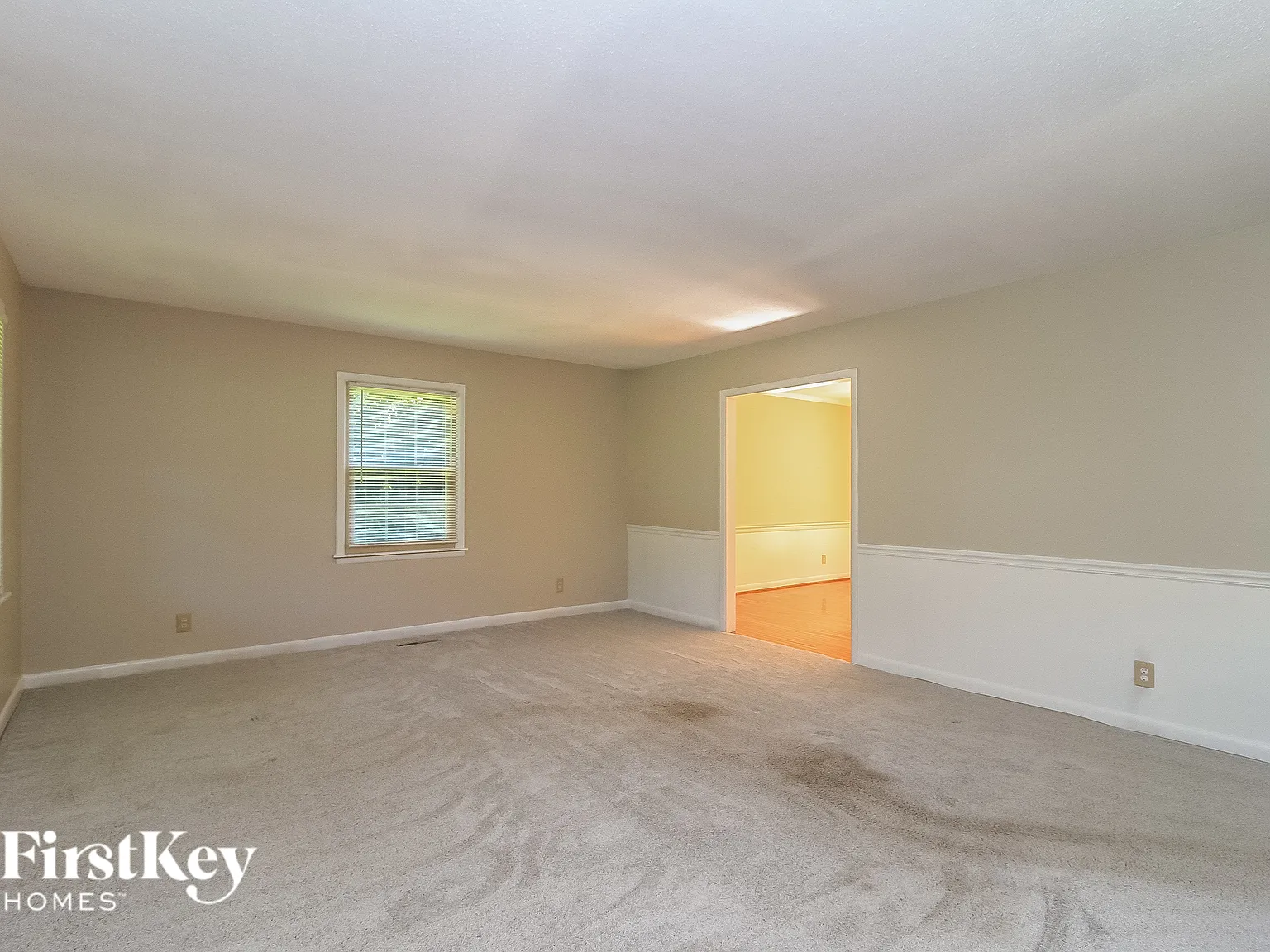 4 bed, 2.5 bath, 2498 sqft, $2,560 — Photo 3