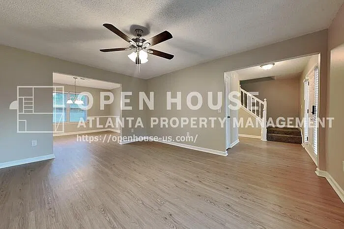 3 bed, 2.5 bath, 2386 sqft, $2,350 — Photo 4