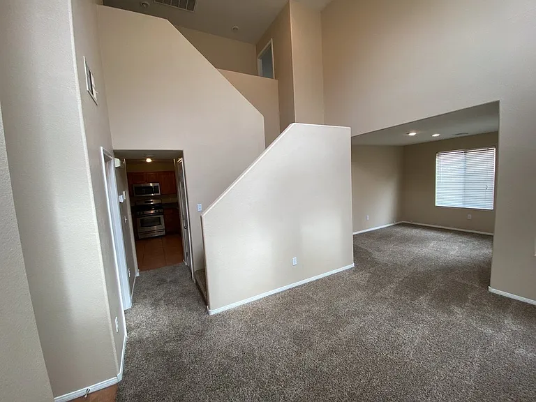5680 Woods Crossing St — Photo 8