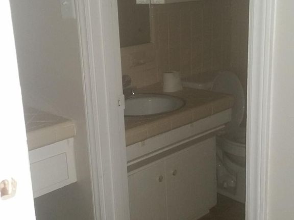 3rd image of 127 Grandin Ct