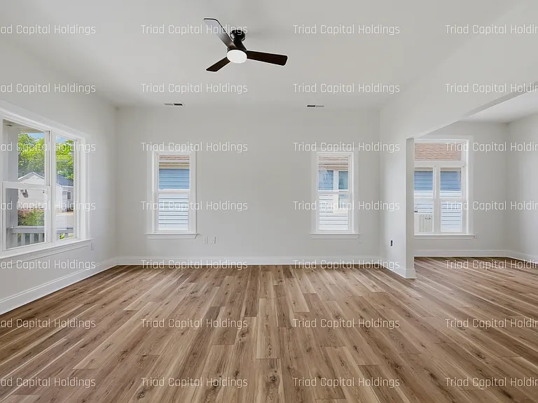 905 Meares St — Photo 24