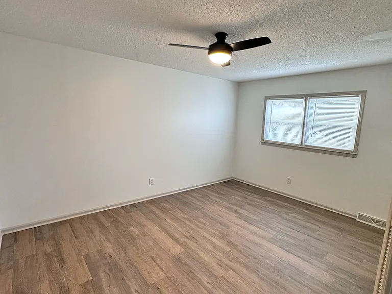 304 Woods Dr #A — Photo 1