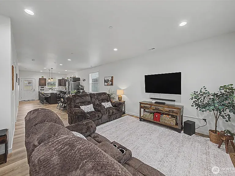 6697 Club House Dr SE — Photo 5