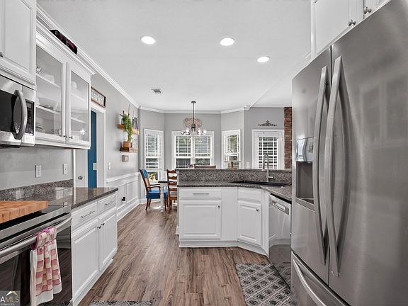 4th image of 171 Windsor Ct