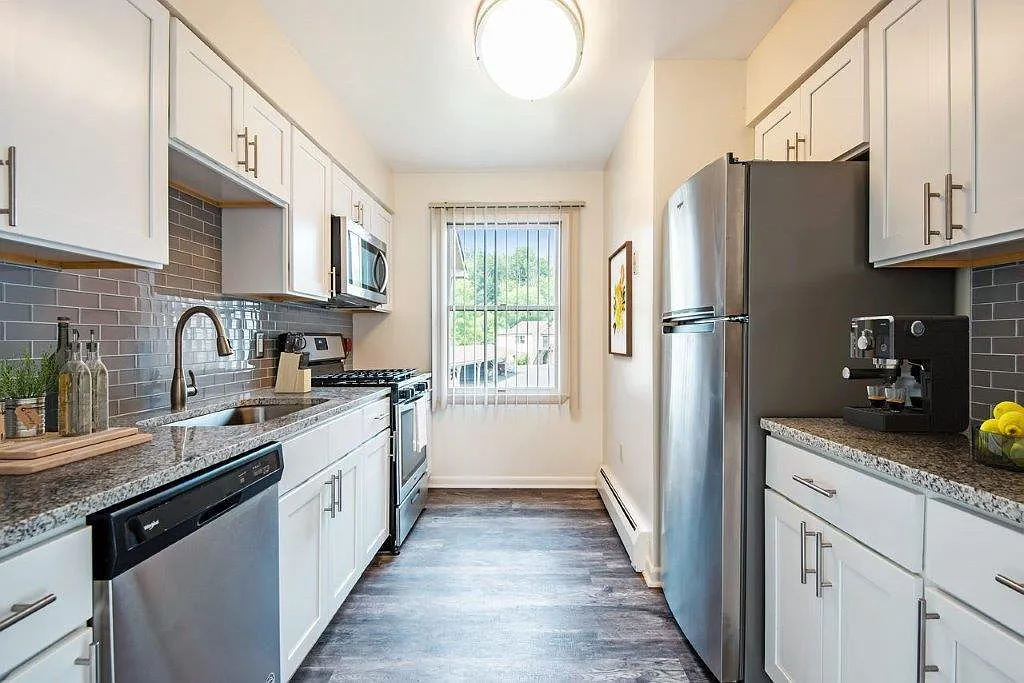 Emerald Springs Apartment Homes — Photo 2
