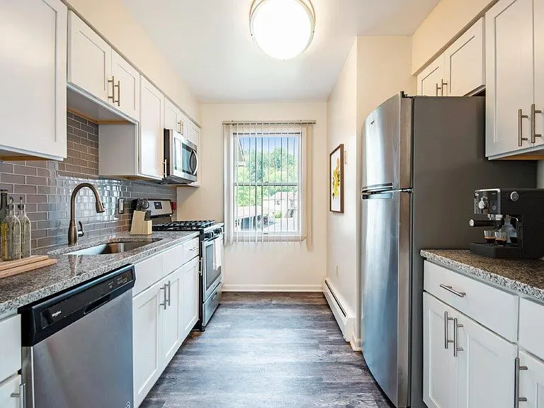 Emerald Springs Apartment Homes — Photo 2