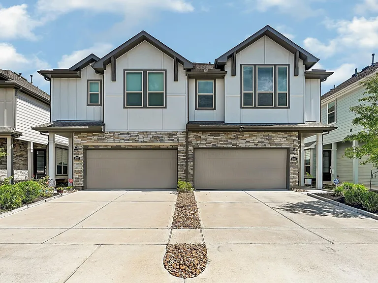 4027 Balboa Dr — Photo 2