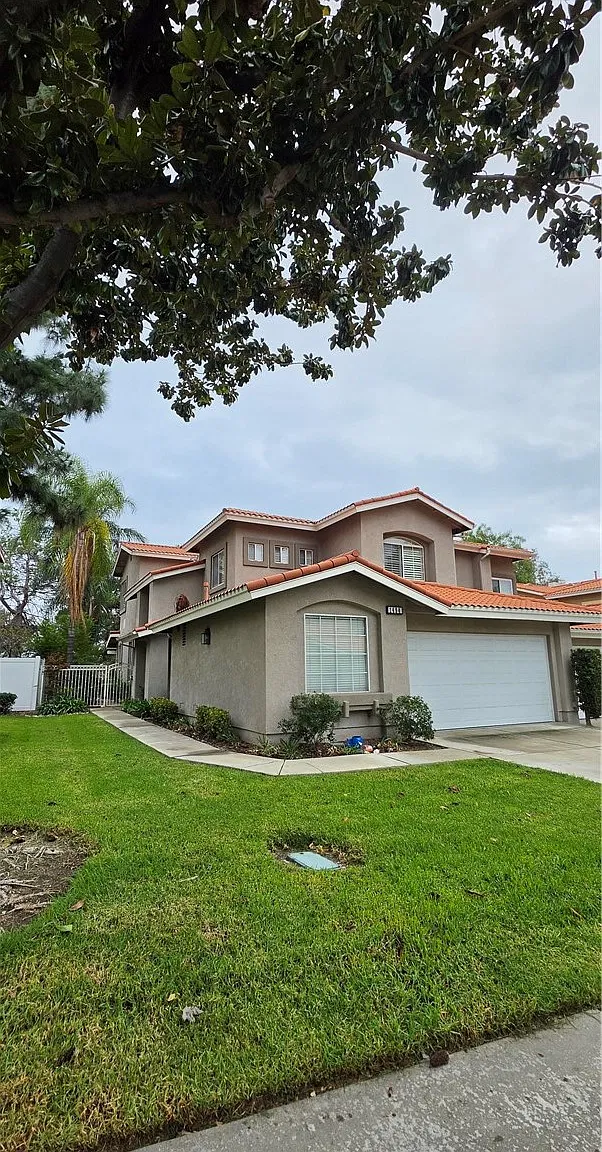 3 bed, 2080 sqft, $3,600 — Photo 2