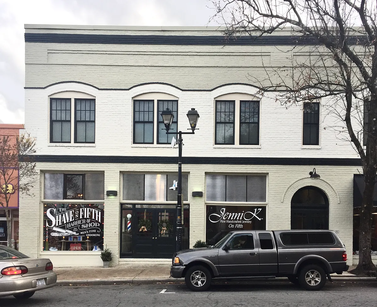 Primary Photo - 210 E 5th St #1