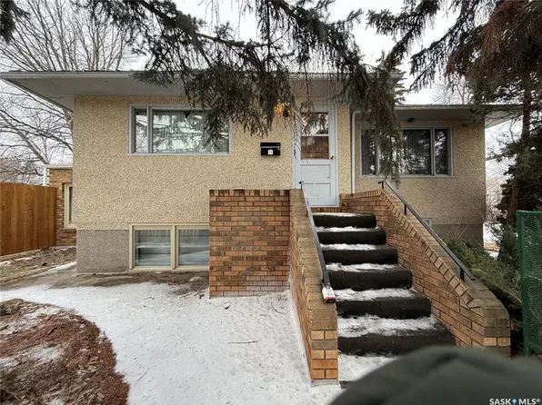 637 Tapley STREET, Moose Jaw, SK S6H 5T8