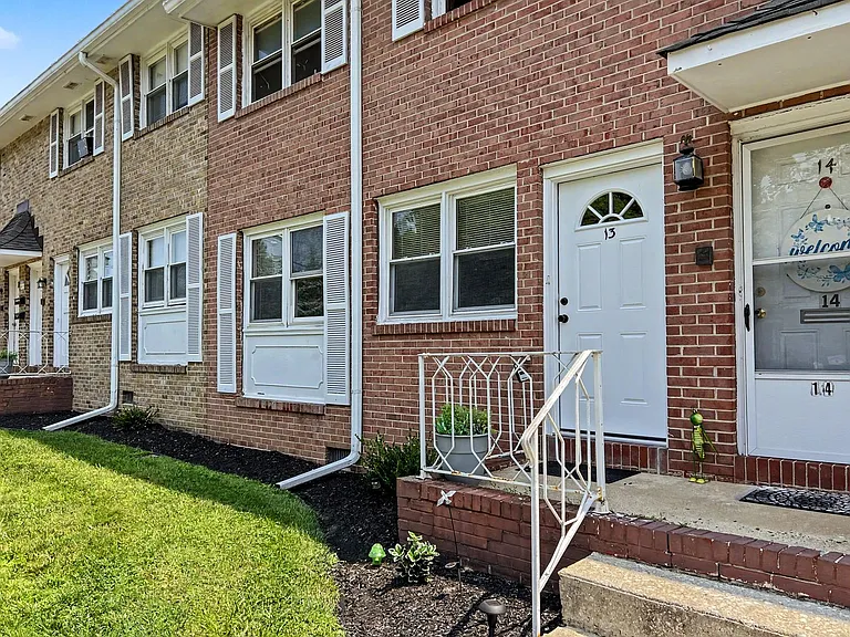 200 E Maple Ave — Photo 55