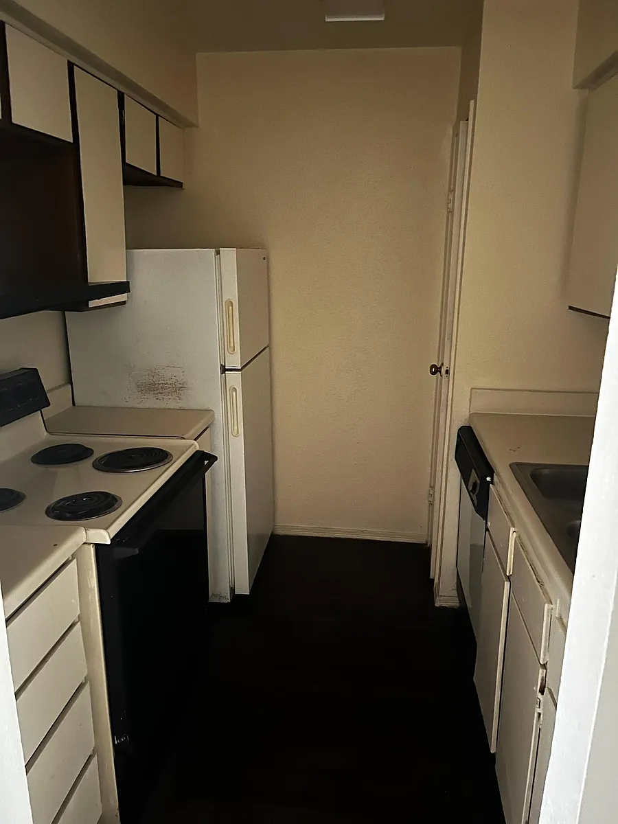 Building Photo - 12500 Sandpiper Dr #190