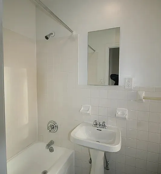 529 E 13th St #4B — Photo 9