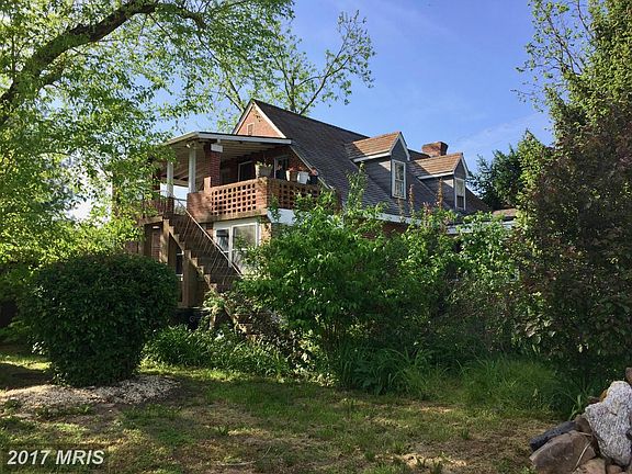 2nd image of 898 Hilltop Dr