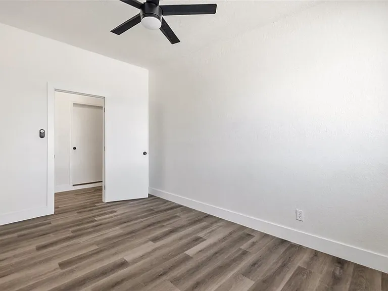 2103 N 10th Ave — Photo 11