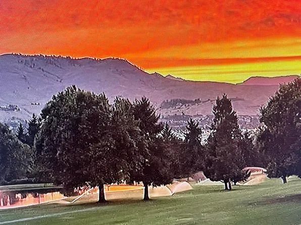 1512 Country Club Dr, East Wenatchee, WA 98802