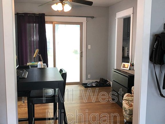 5th image of 905 Hazen St SE