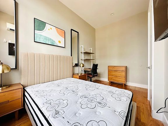 4th image of 155 Tompkins Ave APT 4