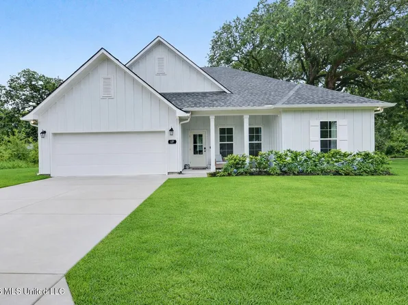 127 Le Moyne St, Bay Saint Louis, MS 39520