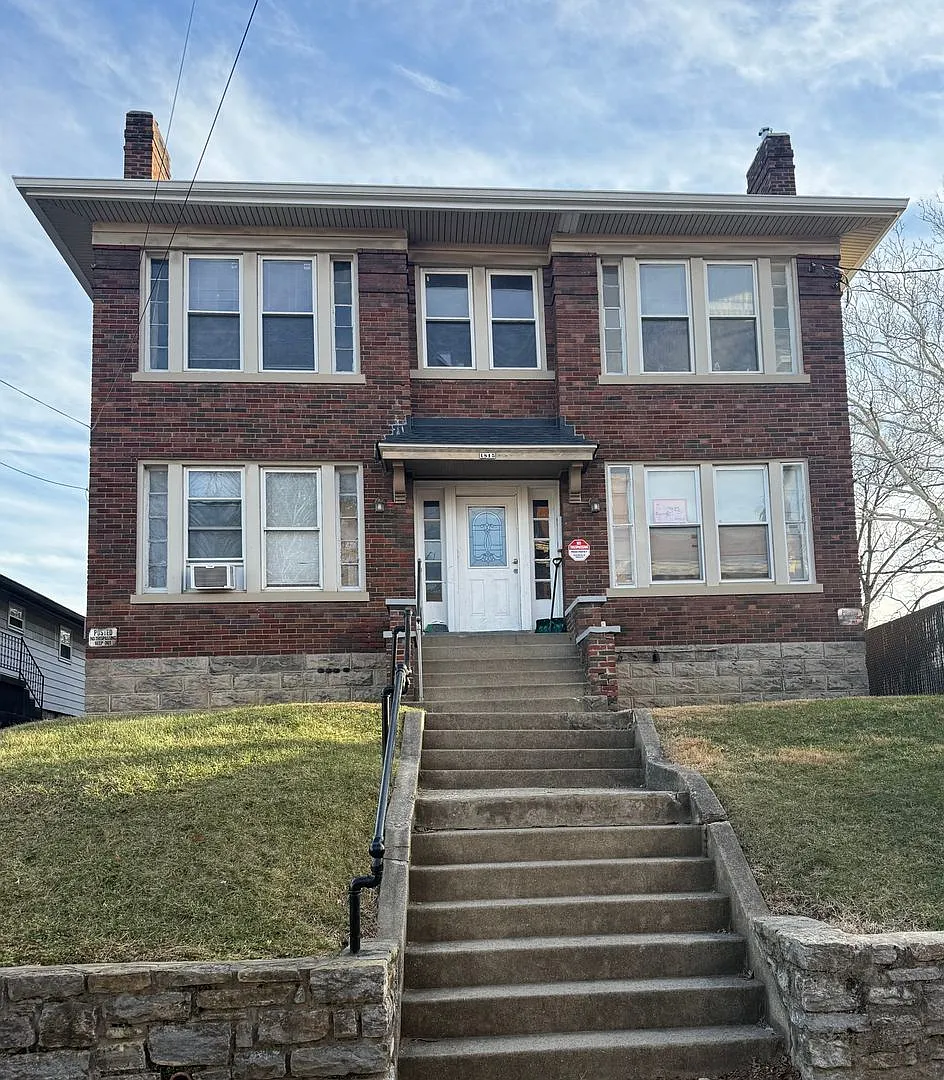 2 bed, 1.0 bath, $1,195 — Photo 1