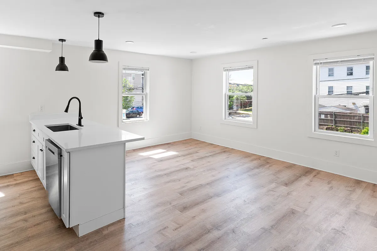 Building Photo - 14 Vinton St #2B