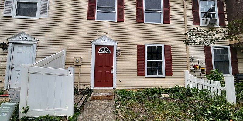 1st image of 571 W Loch Lomond Dr