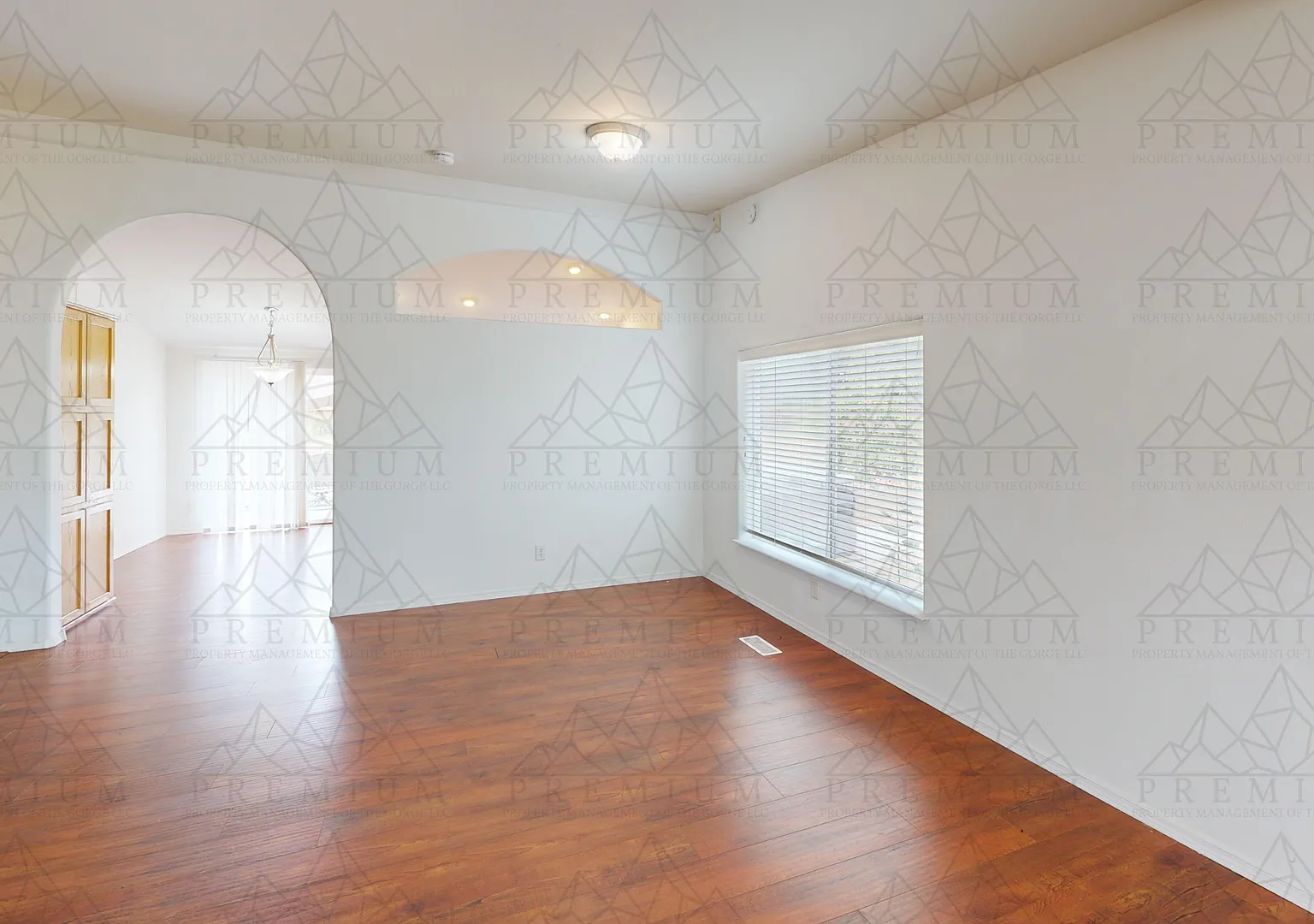 3 Bedroom Home in Odell Oregon — Photo 2