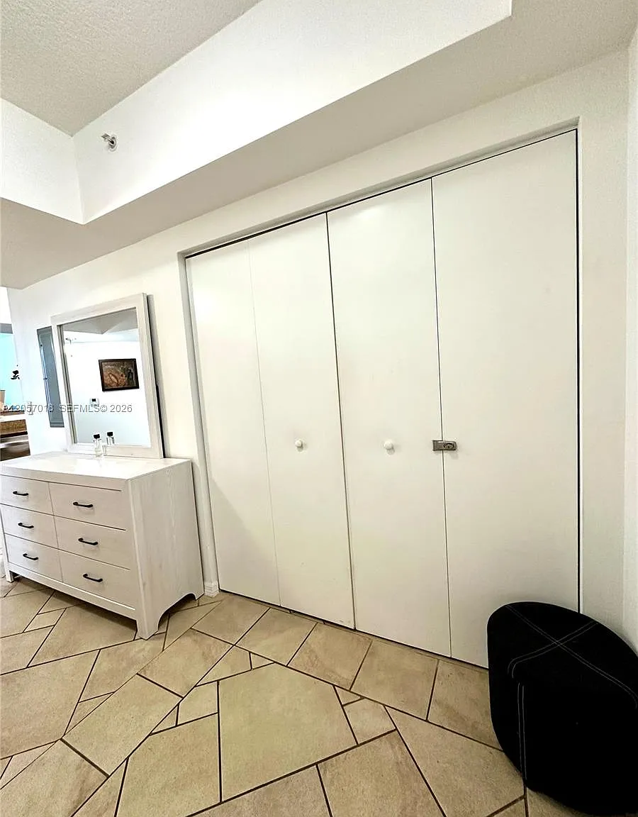 La Perla Condo — Photo 3