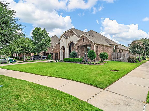 3rd image of 5215 Jackson Park Ln