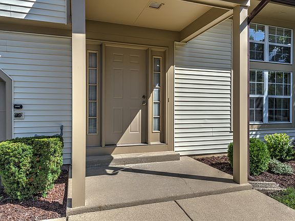 2nd image of 283 Whitewood Dr #283