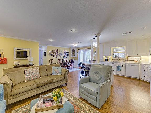 5th image of 308 Hillside Dr
