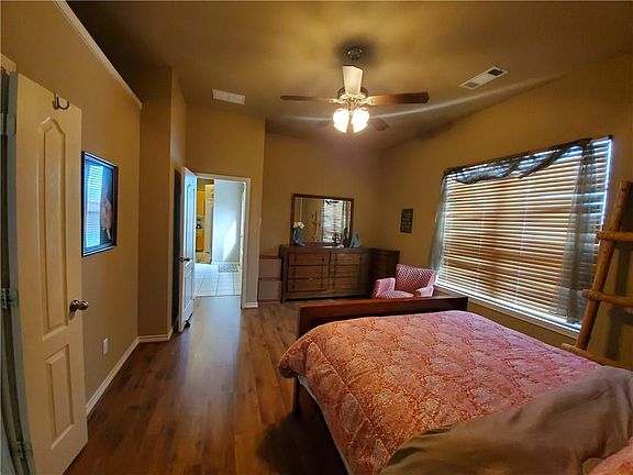 4th image of 1108 Harwood Ct