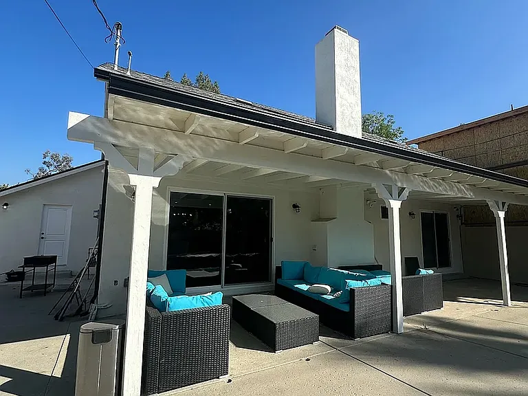11545 Amestoy Ave — Photo 20