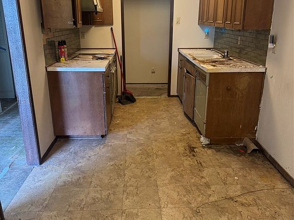 5th image of 2124 Highbury Rd