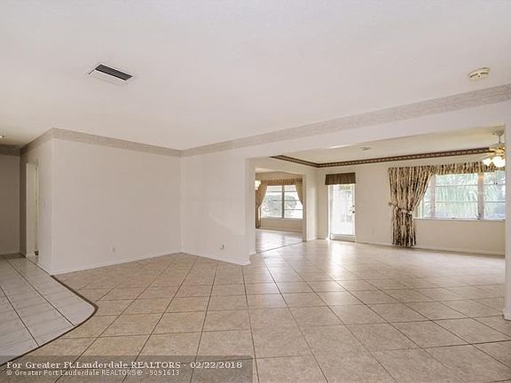 3rd image of 4808 Banyan Ln