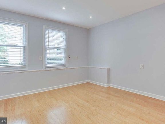 5th image of 11 Watch Hill Pl #11