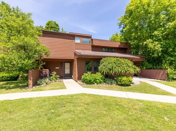 320 Higgins Dr, Baldwinsville, NY 13027