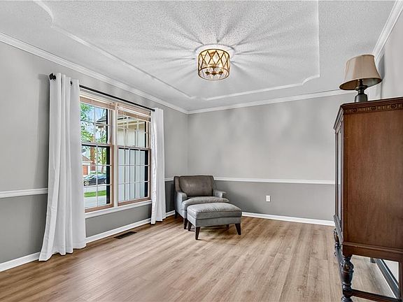 3rd image of 9410 Hall Dr