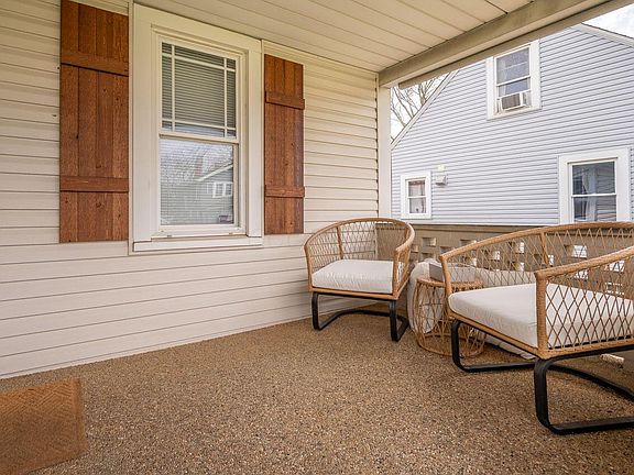 3rd image of 2629 Elliott Ave