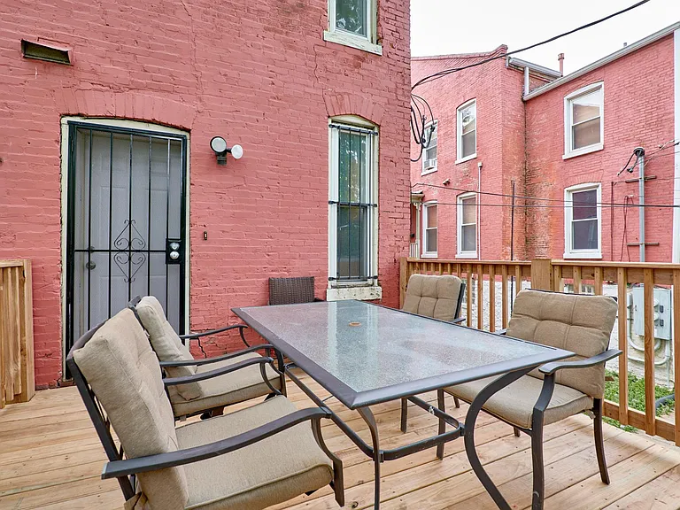 1421 N Park Pl — Photo 77