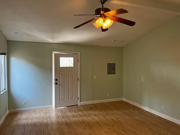 3rd image of 12772 Woodland Ln
