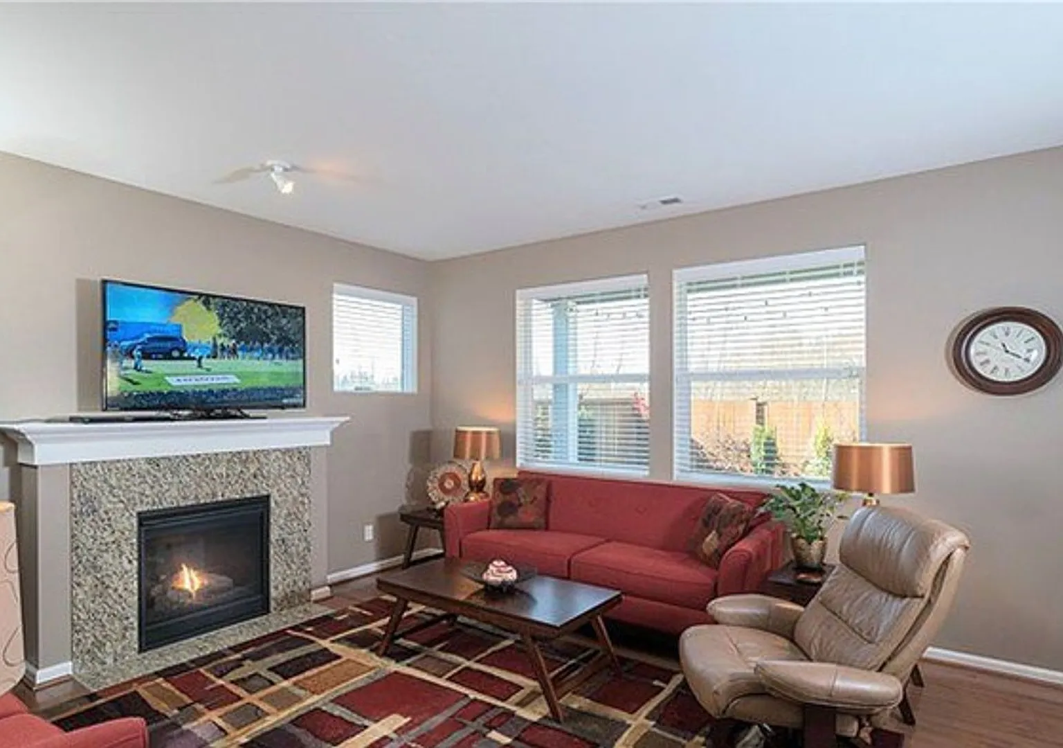 Exquisitely Beautiful Home with 3 bed and 2.5 Bath — Photo 3