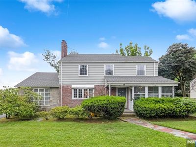 16 Vandelinda Ave, Teaneck, NJ, 07666