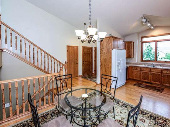 5th image of 1121 Scott Ln