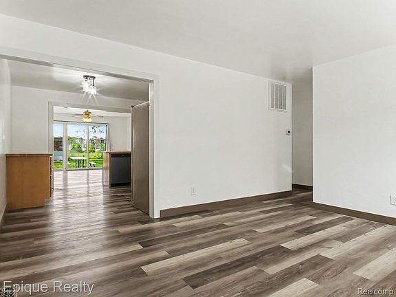 4th image of 2789 Wellesley Dr