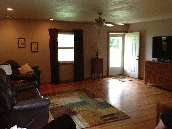 5th image of 449 Hillview Dr