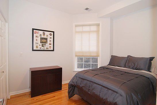 5th image of 825 W Cuyler Ave