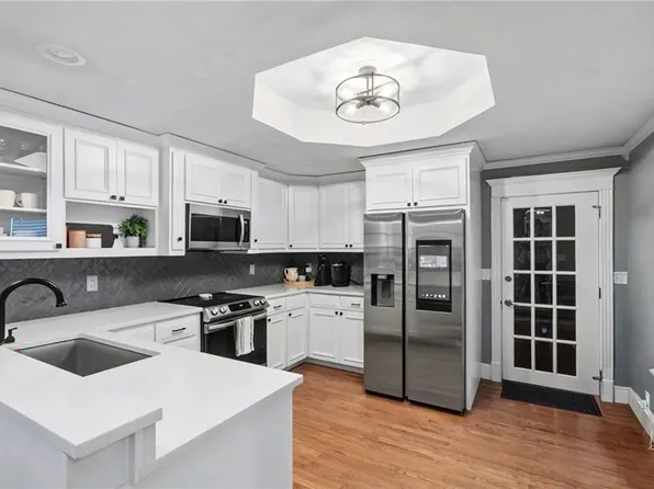 72 E 1600th Rd, Baldwin City, KS 66006